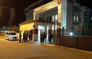 Polis merkezinde gözaltındaki şahıslara saldırı