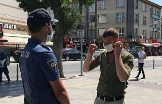 Polisi gören maskesini taktı