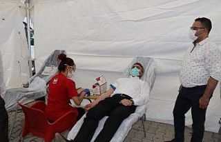 Polislerden 15 Temmuz anısına kan bağışı