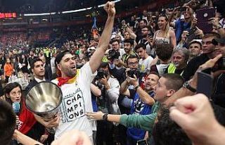 Real Madrid, 40 yaşındaki Felipe Reyes’in sözleşmesini...