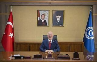 Rektör Savaş; ”Aziz milletimiz, o gece bir demokrasi...