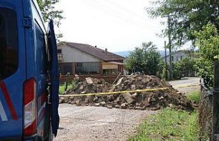 Sakarya’da 27 hanelik sokağı moloz dökerek karantinaya...