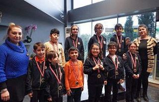 Şampiyonlar göğüsleri kabarttı