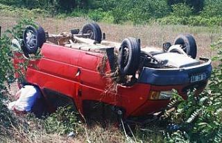 Samsun’da minibüs şarampole yuvarlandı: 2 yaralı