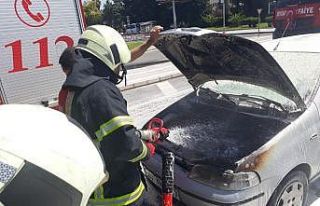Şanlıurfa’da seyir halindeki otomobil alev aldı