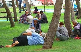 Şanlıurfa’da sıcak hava bunalttı