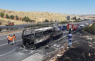 Şanlıurfa’da yolcu otobüsü yanarak kül oldu