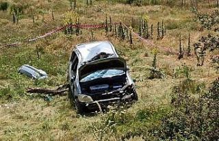 Şarampole yuvarlanan araç sürücüsü hayatını...