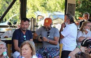 Şarkıcı Bora Gencer ünlü ressamın tablosunu...