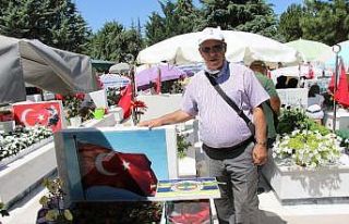 Şehit aileleri bayram arifesinde şehitlerin kabrini...