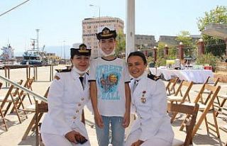 Şehit ve gazi yakınları ile gaziler, İzmir Körfezi’ni...