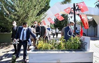 Şehitlikte duygulandıran ziyaret