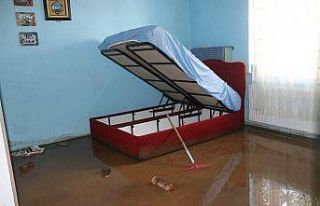 Sel suları arasında can pazarı