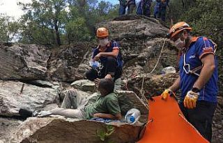 Şelalede nefes kesen kurtarma havadan böyle görüntülendi