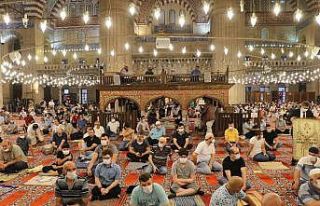 Selimiye Camii bayram sabahı doldu taştı