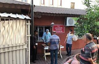 Seyhan’dan yoksul ve kimsesizlere sıcak yemek