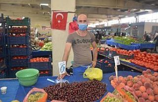 Sezonun son kirazları tezgâhta