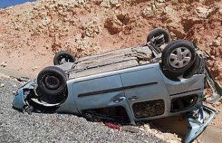 Siirt’te otomobil takla attı: 1’i ağır 3 yaralı