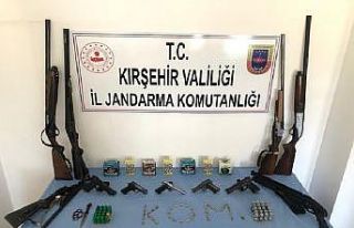 Silah ve mühimmat ticareti yapan çeteye operasyon