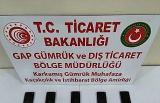 Sınır kapısında 5 adet telefon ele geçirildi