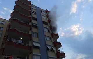 Sinir kriz geçiren kadın, kocasının eşyalarını...