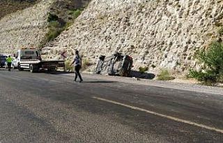 Sivas’ta otomobil takla attı: 5 yaralı