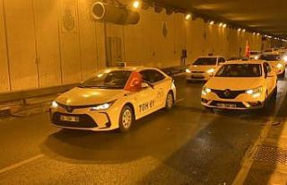 Sultanbeyli’deki taksicilerden 15 Temmuz konvoyu