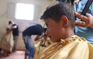 Suriyeli çocuklara bayram tıraşı