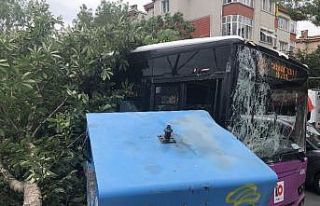 Sürücüsünün fenalaştığı yolcu otobüsü önce...