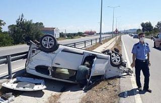 Takla atan araçtan burnu bile kanamadan kurtuldu