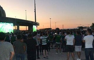 Taraftarlar Bursaspor maçını dev ekrandan izledi