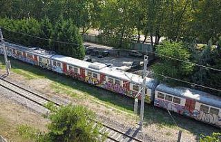 Tarihi boş vagonlar grafiticilerin mekanı oldu