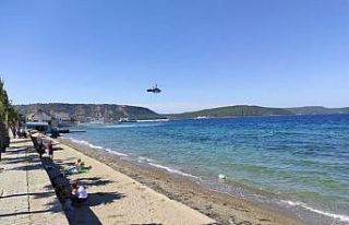 Tarihi Gelibolu Yarımadasındaki yangında helikopterler...