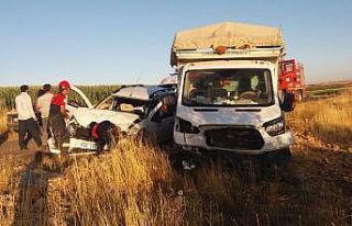 Tarım işçilerini taşıyan kamyonet ile ticari...