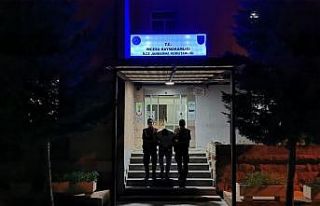 Telefon dolandırıcıları jandarmadan kaçamadı