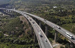 TEM ve D100 Karayolu’nda bayram trafiği başladı