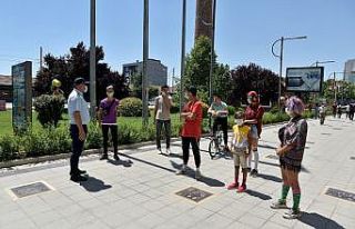 Tepebaşı zabıtası Korona virüse karşı uyarıyor