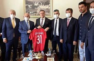 TFF Başkanı Özdemir, Başkan Savaş’ı kutladı