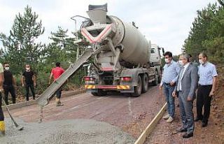 Tosya Kaymakamı Deniz Pişkin yol çalışmalarını...