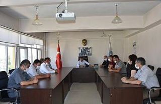 Tufanbeyli’de sosyal mesafeli bayramlaşma