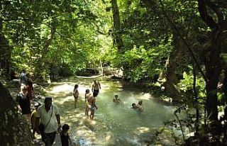 Turgut Şelalesi ziyaretçi akınına uğruyor