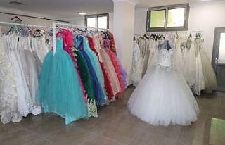 Turgutlu’da genç çiftlere nişanlık ve gelinlik...