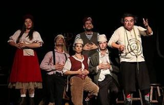 ’Übü Hep Übü’ ayakta alkışlandı