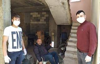 Ülkücü gençler köyde maske dağıttı