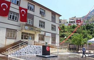 Uludere’deki Atatürk büstü yenilendi