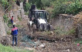 Uludere’deki dereler belediye ekipleri tarafından...