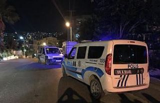 Üvey babasını uykusunda bıçakladı