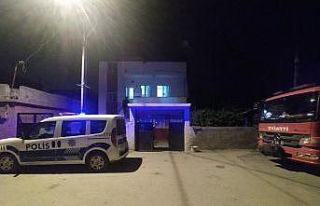 Uyuya kalan genç polisi ve itfaiyeyi alarma geçirdi