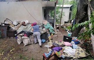 Uzundere’de çöp ev 3 günde temizlendi