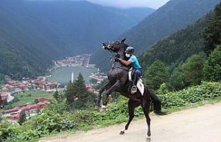 Uzungöl’de onları gören şaşırıyor
